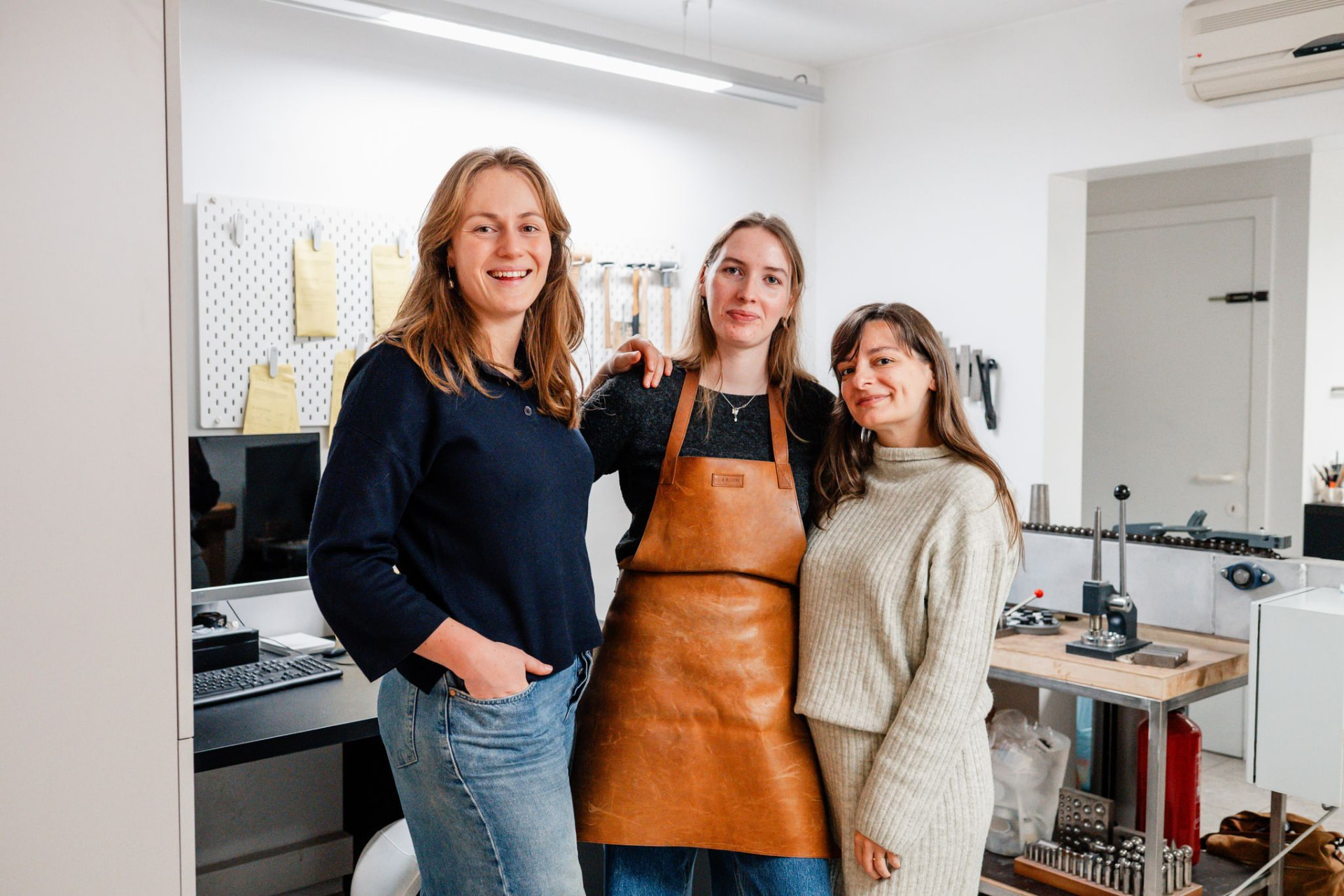Het team van Ramoon in het atelier