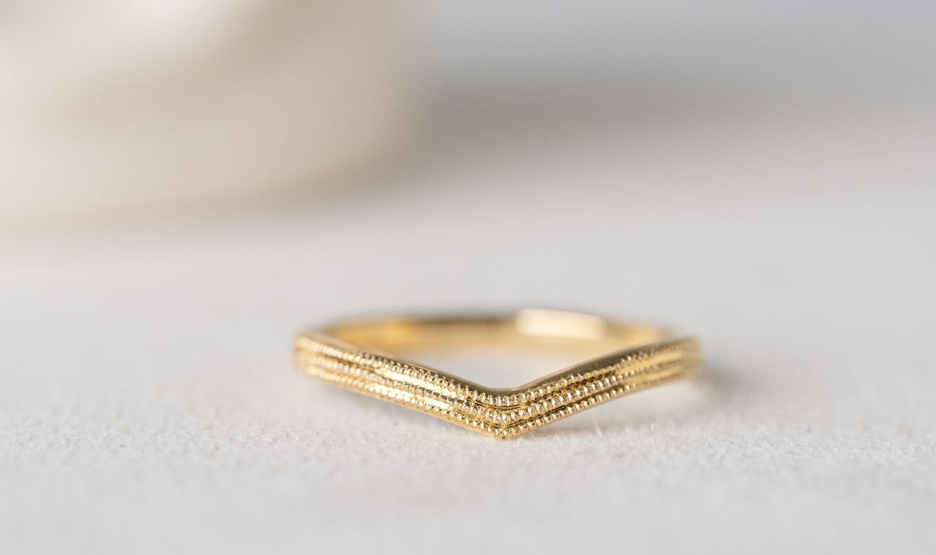 As much as we'd like to: an 18kt gold jewel for less than €1800 is simply no longer possible