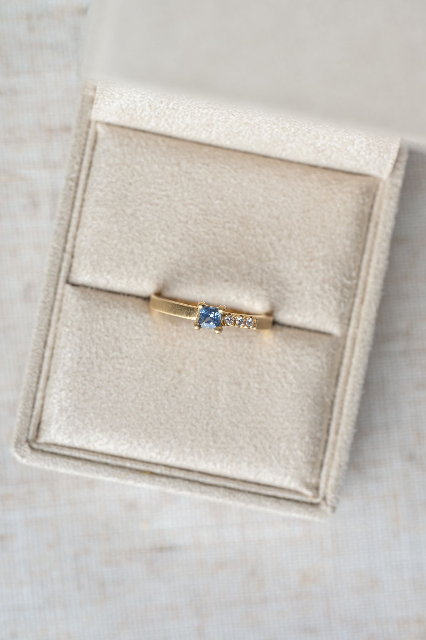 Nora Solitair S 0.045ct Saffier miniatuur 2