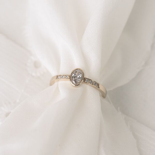 Olivia- Solitair Ovaal - 0.50 ct